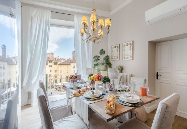 Apartamento en Lucca - Luxury 3 bedrooms Apartment Amazing Views over the Amphiteatre Square inside the Walls of Lucca Apartamento en Lucca - Luxury 3 bedrooms Apartment Amazing Views over the Amphiteatre Square inside the Walls of Lucca