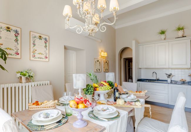 Apartamento en Lucca - Luxury 3 bedrooms Apartment Amazing Views over the Amphiteatre Square inside the Walls of Lucca Apartamento en Lucca - Luxury 3 bedrooms Apartment Amazing Views over the Amphiteatre Square inside the Walls of Lucca