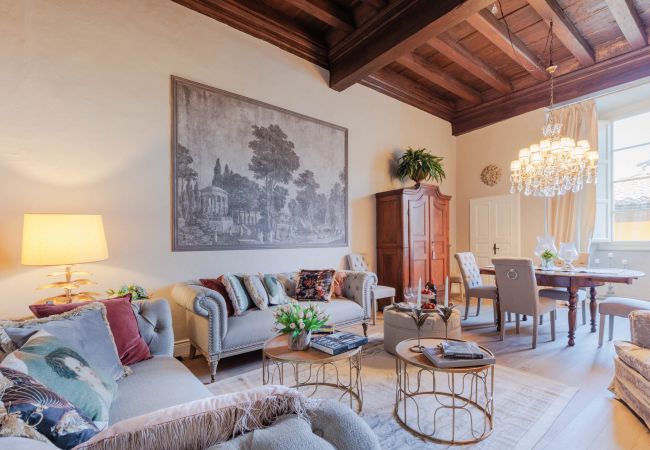 Apartamento en Lucca - Luxury 3 bedrooms Apartment Amazing Views over the Amphiteatre Square inside the Walls of Lucca Apartamento en Lucca - Luxury 3 bedrooms Apartment Amazing Views over the Amphiteatre Square inside the Walls of Lucca