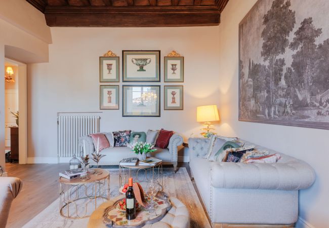 Apartamento en Lucca - Luxury 3 bedrooms Apartment Amazing Views over the Amphiteatre Square inside the Walls of Lucca Apartamento en Lucca - Luxury 3 bedrooms Apartment Amazing Views over the Amphiteatre Square inside the Walls of Lucca