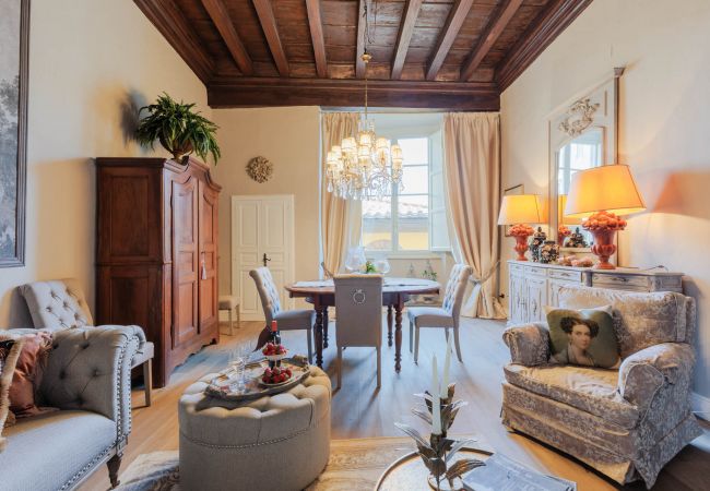 Apartamento en Lucca - Luxury 3 bedrooms Apartment Amazing Views over the Amphiteatre Square inside the Walls of Lucca Apartamento en Lucca - Luxury 3 bedrooms Apartment Amazing Views over the Amphiteatre Square inside the Walls of Lucca