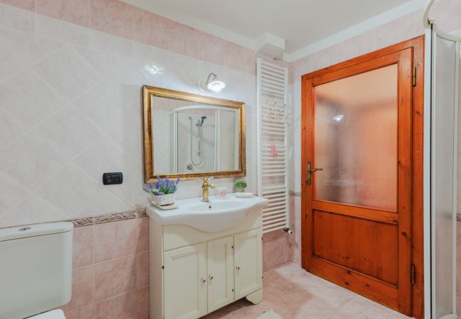 Apartamento en Lucca - Casa La Guardia, a Classic 3 bedrooms Panoramic Apartment inside a Medieval tower dating back to 1100s within the Walls of Lucca Apartamento en Lucca - Casa La Guardia, a Classic 3 bedrooms Panoramic Apartment inside a Medieval tower dating back to 1100s within the Walls of Lucca