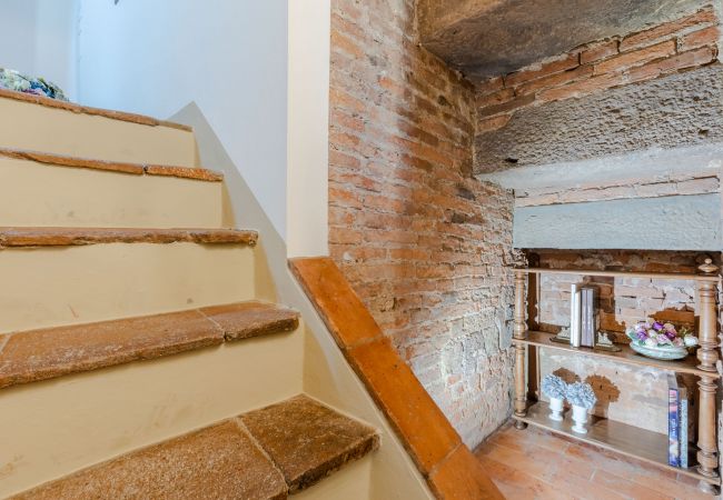 Apartamento en Lucca - Casa La Guardia, a Classic 3 bedrooms Panoramic Apartment inside a Medieval tower dating back to 1100s within the Walls of Lucca Apartamento en Lucca - Casa La Guardia, a Classic 3 bedrooms Panoramic Apartment inside a Medieval tower dating back to 1100s within the Walls of Lucca