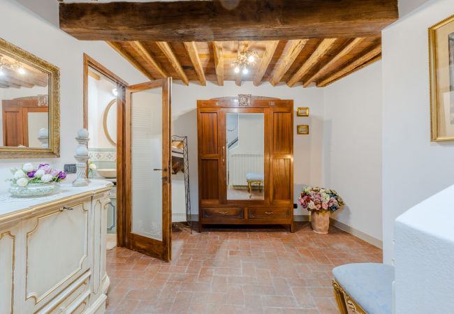 Apartamento en Lucca - Casa La Guardia, a Classic 3 bedrooms Panoramic Apartment inside a Medieval tower dating back to 1100s within the Walls of Lucca Apartamento en Lucca - Casa La Guardia, a Classic 3 bedrooms Panoramic Apartment inside a Medieval tower dating back to 1100s within the Walls of Lucca