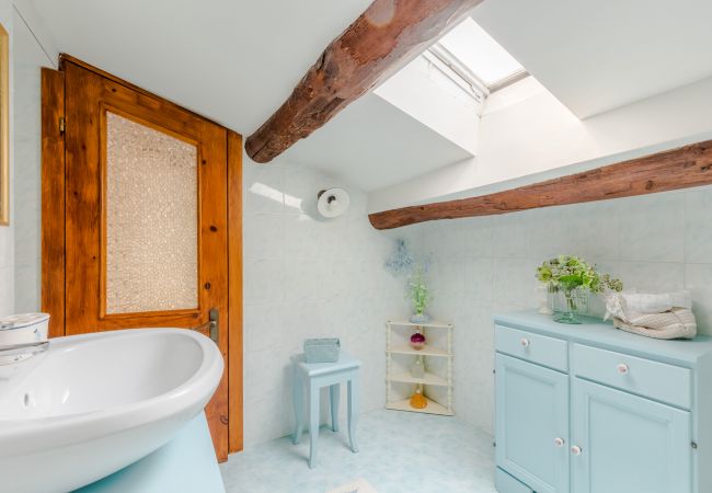 Apartamento en Lucca - Casa La Guardia, a Classic 3 bedrooms Panoramic Apartment inside a Medieval tower dating back to 1100s within the Walls of Lucca Apartamento en Lucca - Casa La Guardia, a Classic 3 bedrooms Panoramic Apartment inside a Medieval tower dating back to 1100s within the Walls of Lucca