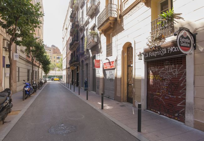 Apartamento en Barcelona - TERRAZA PRIVADA, 4 dormiorios, 2 baños Apartamento en Barcelona - TERRAZA PRIVADA, 4 dormiorios, 2 baños