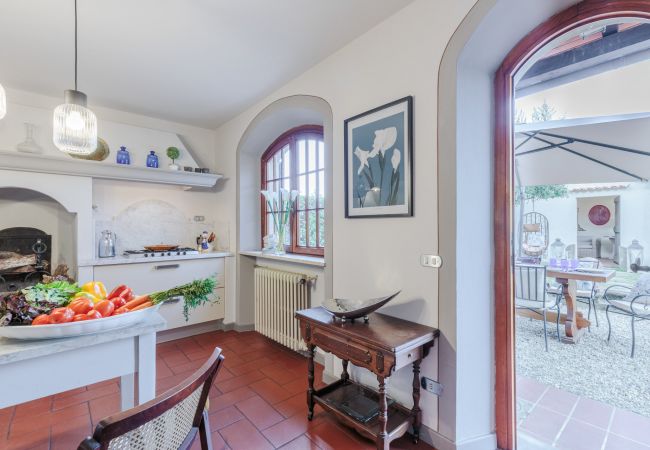 Villa en Monte San quirico - Villa Cesare, a Convenient 4 bedroom Villa with Pool close to Lucca Town Villa en Monte San quirico - Villa Cesare, a Convenient 4 bedroom Villa with Pool close to Lucca Town