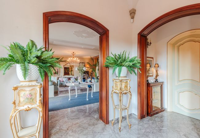 Villa en Monte San quirico - Villa Cesare, a Convenient 4 bedroom Villa with Pool close to Lucca Town Villa en Monte San quirico - Villa Cesare, a Convenient 4 bedroom Villa with Pool close to Lucca Town