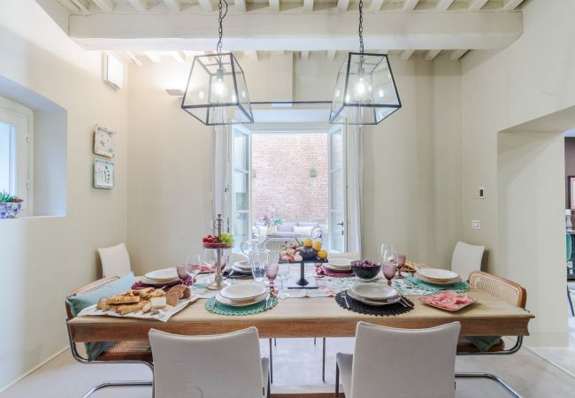 Apartamento en Lucca - Vissi D'Arte, a Luxury Ground Floor Apartment with Private Garden inside the Walls of Lucca Apartamento en Lucca - Vissi D'Arte, a Luxury Ground Floor Apartment with Private Garden inside the Walls of Lucca