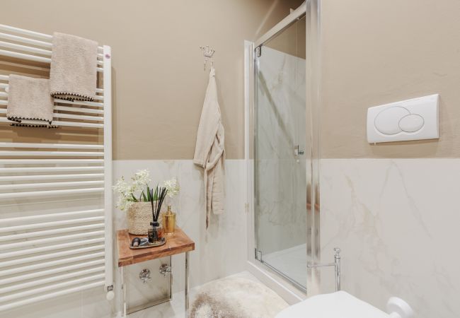 Apartamento en Lucca - Vissi D'Arte, a Luxury Ground Floor Apartment with Private Garden inside the Walls of Lucca Apartamento en Lucca - Vissi D'Arte, a Luxury Ground Floor Apartment with Private Garden inside the Walls of Lucca