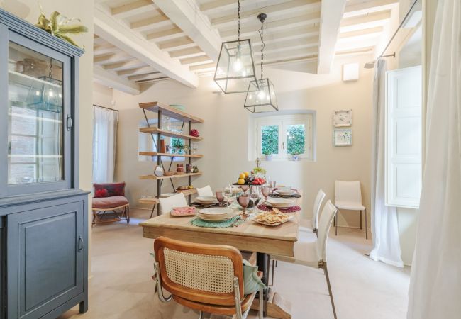Apartamento en Lucca - Vissi D'Arte, a Luxury Ground Floor Apartment with Private Garden inside the Walls of Lucca Apartamento en Lucca - Vissi D'Arte, a Luxury Ground Floor Apartment with Private Garden inside the Walls of Lucca