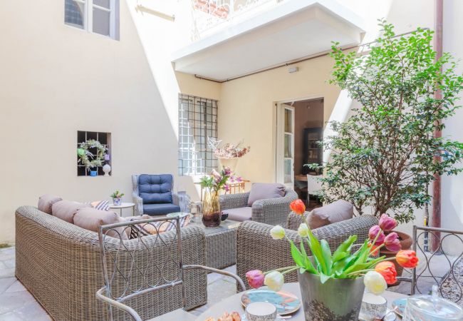 Apartamento en Lucca - Vissi D'Arte, a Luxury Ground Floor Apartment with Private Garden inside the Walls of Lucca Apartamento en Lucca - Vissi D'Arte, a Luxury Ground Floor Apartment with Private Garden inside the Walls of Lucca