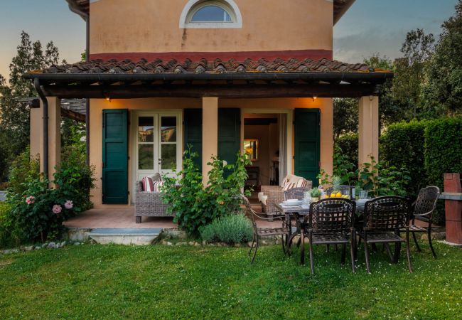 Villa en Monte San quirico - 3 Bedrooms Farmhouse with Shared Pool in the Fattoria Sardi Wine Resort in Lucca Villa en Monte San quirico - 3 Bedrooms Farmhouse with Shared Pool in the Fattoria Sardi Wine Resort in Lucca