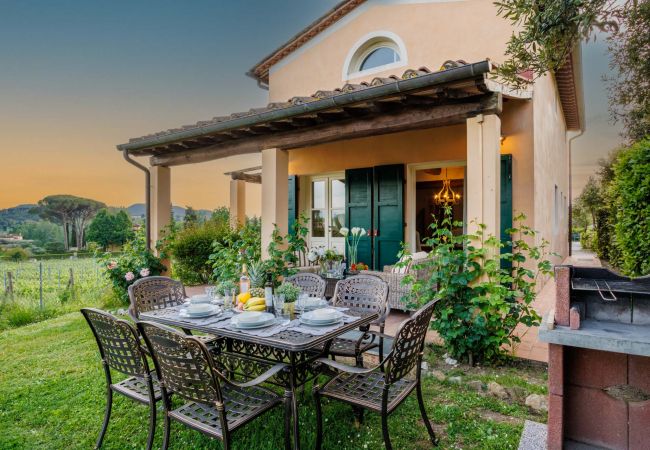 Villa en Monte San quirico - 3 Bedrooms Farmhouse with Shared Pool in the Fattoria Sardi Wine Resort in Lucca