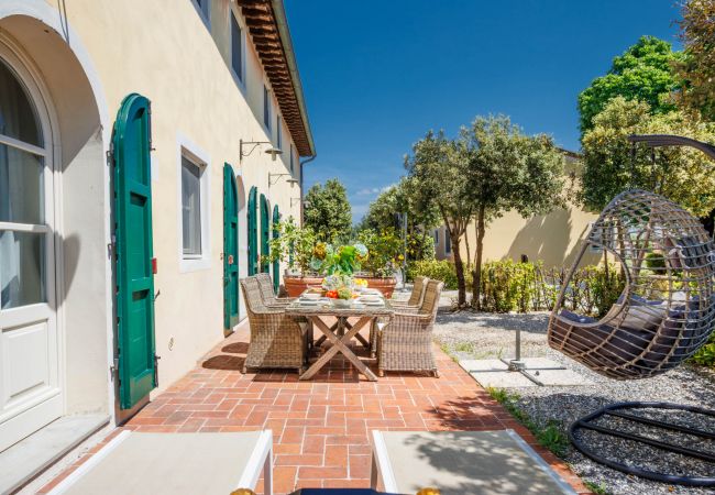 Apartamento en Monte San quirico - Elisa Farmhouse Apartment in Wine Resort in Lucca Apartamento en Monte San quirico - Elisa Farmhouse Apartment in Wine Resort in Lucca