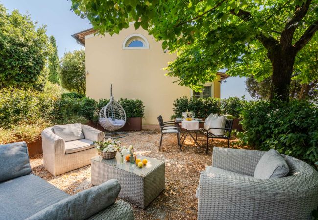 Apartamento en Monte San quirico - Maria Farmhouse Apartment in Wine Resort in Lucca Apartamento en Monte San quirico - Maria Farmhouse Apartment in Wine Resort in Lucca