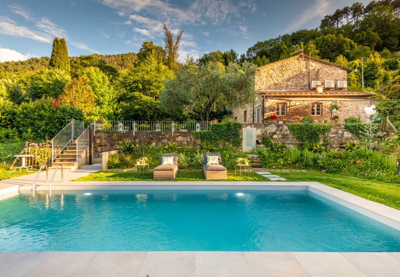 Villa en Capannori - Villa Ester, a Stylish Farmhouse with Pool on the Hills by Lucca