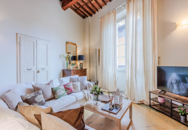 Apartamento en Lucca - Elegant Apartment in a Quiet Street inside the Walls Of Lucca Apartamento en Lucca - Elegant Apartment in a Quiet Street inside the Walls Of Lucca