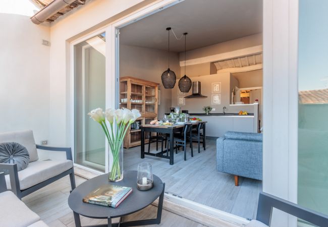 Apartamento en Lucca - Casa Marta, Luxury 2 Bedrooms Apartment with Terrace Inside the Walls of Lucca Apartamento en Lucca - Casa Marta, Luxury 2 Bedrooms Apartment with Terrace Inside the Walls of Lucca