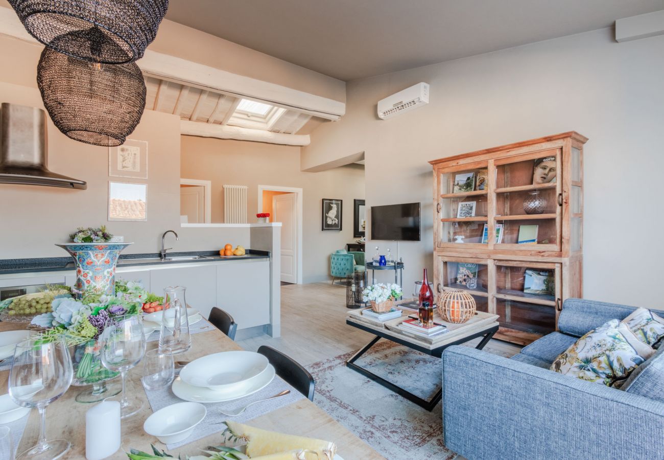 Apartamento en Lucca - Casa Marta, Luxury 2 Bedrooms Apartment with Terrace Inside the Walls of Lucca Apartamento en Lucca - Casa Marta, Luxury 2 Bedrooms Apartment with Terrace Inside the Walls of Lucca