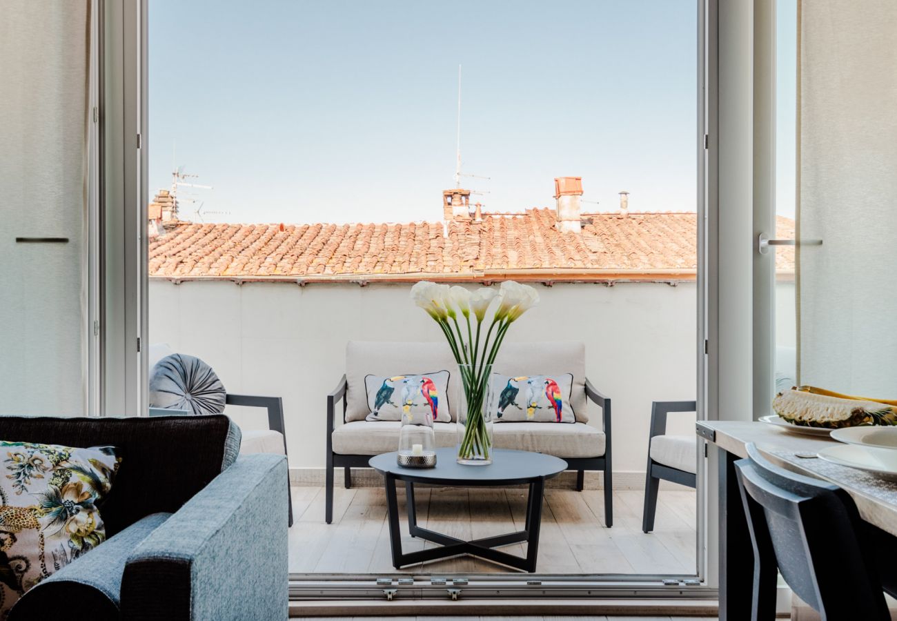 Apartamento en Lucca - Casa Marta, Luxury 2 Bedrooms Apartment with Terrace Inside the Walls of Lucca Apartamento en Lucca - Casa Marta, Luxury 2 Bedrooms Apartment with Terrace Inside the Walls of Lucca