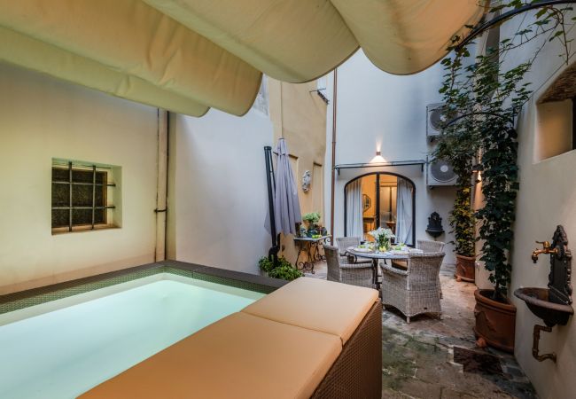 Apartamento en Lucca - 3 Bedrooms Home with Outdoor and Pool inside Lucca