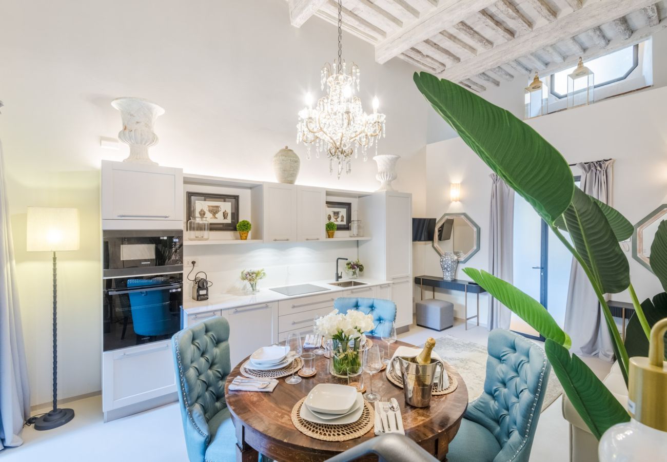 Apartamento en Lucca - 2 Bedrooms Home with Outdoor and Pool inside Lucca