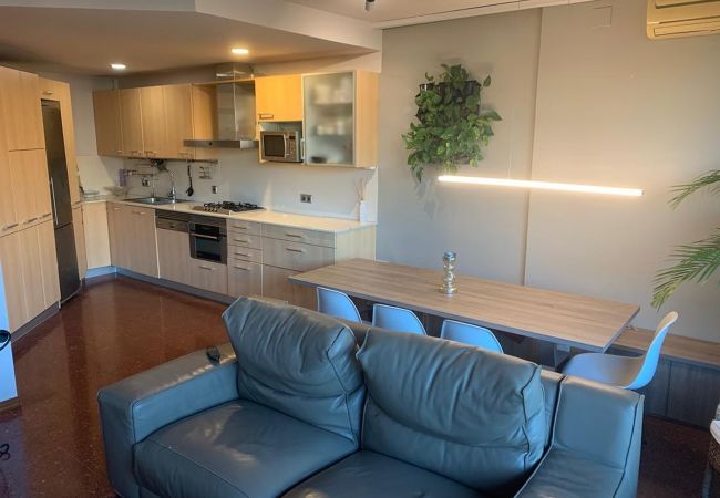 Apartamento en Barcelona - Luminoso, grande y céntrico apartamento en Barcelona Apartamento en Barcelona - Luminoso, grande y céntrico apartamento en Barcelona