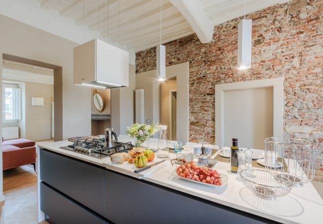 Apartamento en Lucca - Casa Pino 2 bedrooms 2 bathrooms contemporary apartment facing Piazza Anfiteatro Apartamento en Lucca - Casa Pino 2 bedrooms 2 bathrooms contemporary apartment facing Piazza Anfiteatro