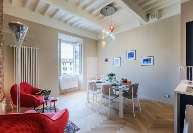 Apartamento en Lucca - Casa Pino 2 bedrooms 2 bathrooms contemporary apartment facing Piazza Anfiteatro Apartamento en Lucca - Casa Pino 2 bedrooms 2 bathrooms contemporary apartment facing Piazza Anfiteatro