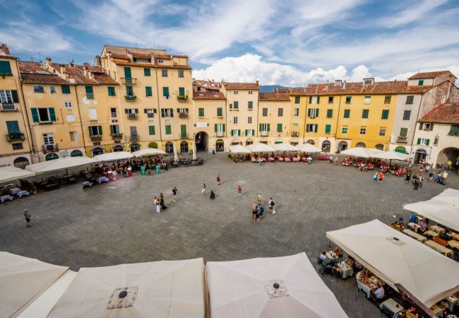 Apartamento en Lucca - Casa Pino 2 bedrooms 2 bathrooms contemporary apartment facing Piazza Anfiteatro Apartamento en Lucca - Casa Pino 2 bedrooms 2 bathrooms contemporary apartment facing Piazza Anfiteatro