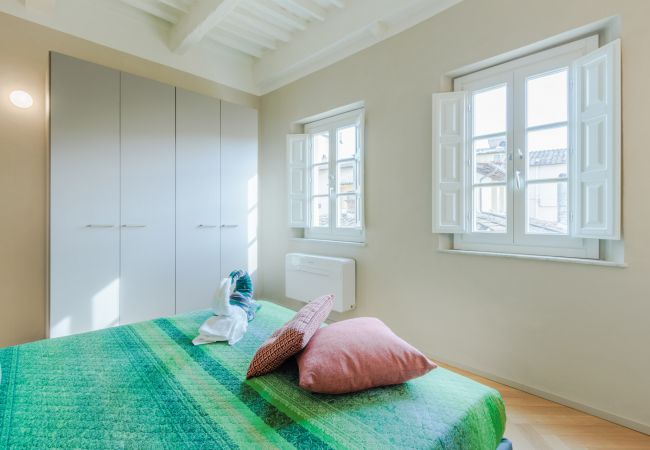 Apartamento en Lucca - Casa Pino 2 bedrooms 2 bathrooms contemporary apartment facing Piazza Anfiteatro Apartamento en Lucca - Casa Pino 2 bedrooms 2 bathrooms contemporary apartment facing Piazza Anfiteatro