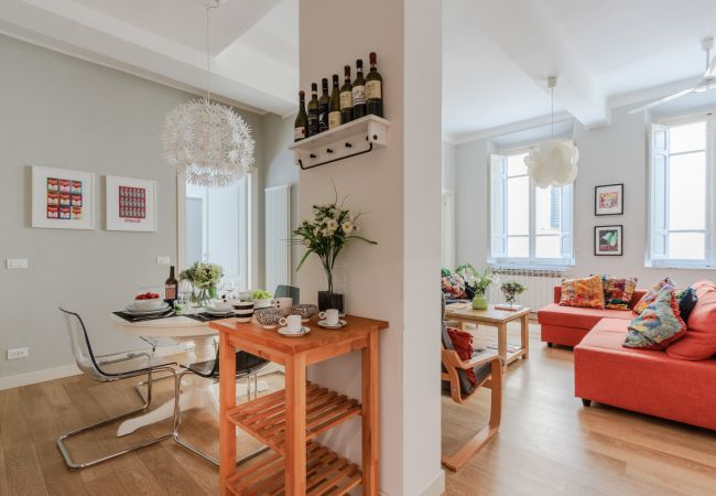 Apartamento en Lucca - Miss Penny, a Welcoming Modern  2 Bedrooms Apartment at Piazza San Michele Apartamento en Lucca - Miss Penny, a Welcoming Modern  2 Bedrooms Apartment at Piazza San Michele