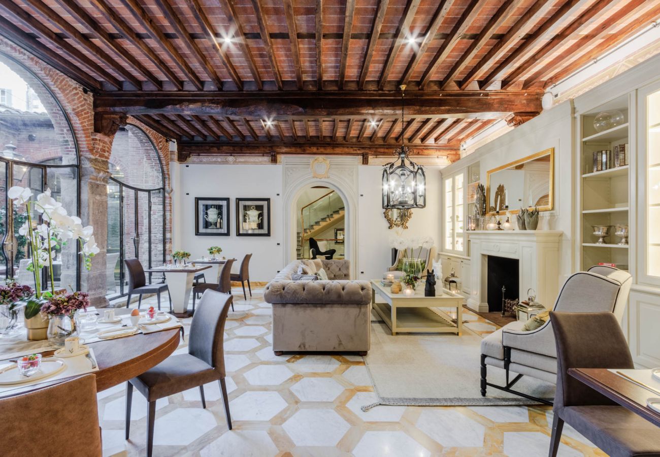 Apartamento en Lucca - The Lucca Heritage Retreat, a Spacious Home with Outdoor inside the Walls of Lucca