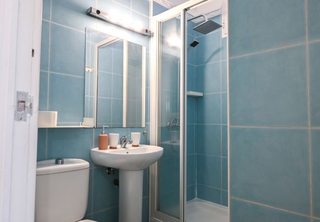 Apartamento en Madrid - Vive la vida madrileña! Acogedora vivienda de 2 dormitorios a solo unos minutos de Puerta del Sol en Madrid.Temporal Apartamento en Madrid - Vive la vida madrileña! Acogedora vivienda de 2 dormitorios a solo unos minutos de Puerta del Sol en Madrid.Temporal