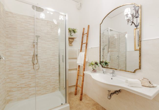 Apartamento en Lucca - Luxury Home, Private Garden and Jacuzzi inside Lucca Apartamento en Lucca - Luxury Home, Private Garden and Jacuzzi inside Lucca