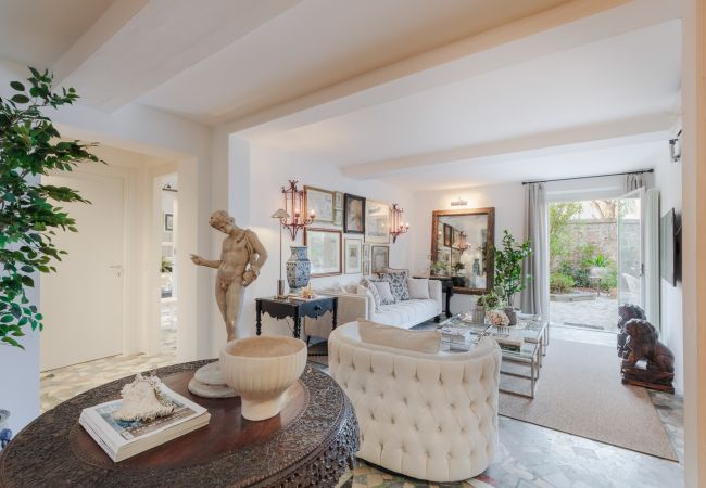 Apartamento en Lucca - Luxury Home, Private Garden and Jacuzzi inside Lucca Apartamento en Lucca - Luxury Home, Private Garden and Jacuzzi inside Lucca