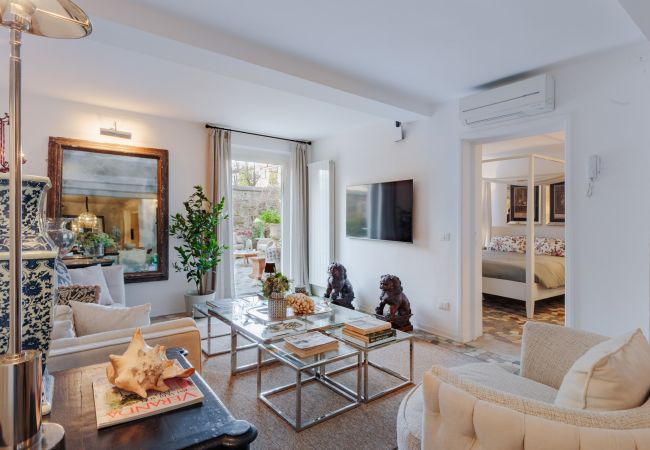 Apartamento en Lucca - Luxury Home, Private Garden and Jacuzzi inside Lucca Apartamento en Lucca - Luxury Home, Private Garden and Jacuzzi inside Lucca
