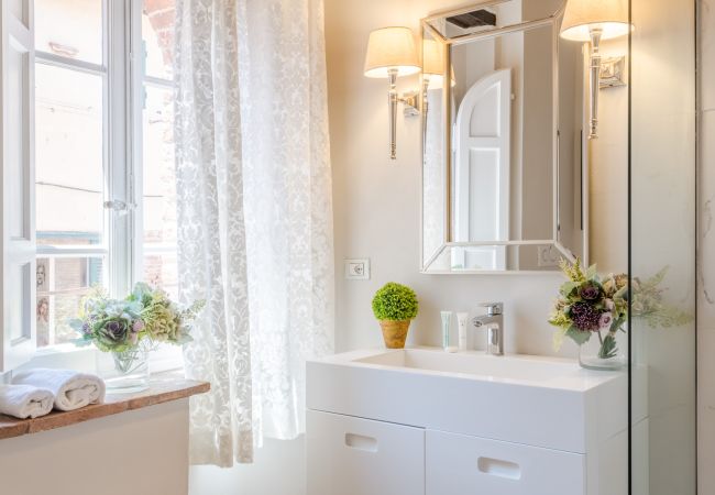 Apartamento en Lucca - Timeless Elegance: A Historic Retreat in Lucca's Art District Apartamento en Lucca - Timeless Elegance: A Historic Retreat in Lucca's Art District