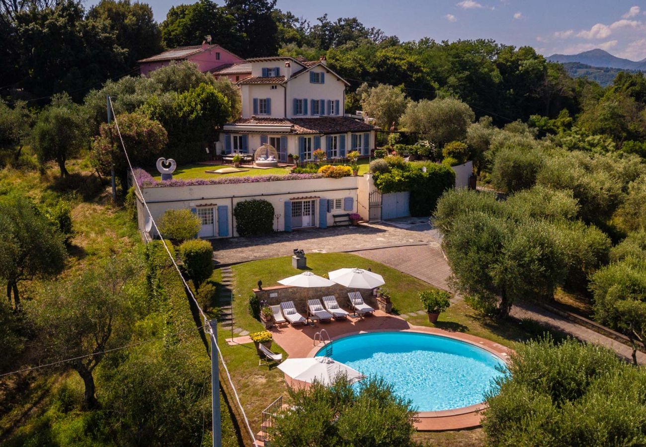 Villa en Lucca - Fairytale Farmhouse Villa with Views and Pool