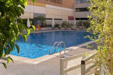 Apartamento en Madrid - Moderno Apartamento Familiar con Terraza y Piscina en Madrid SOD1 