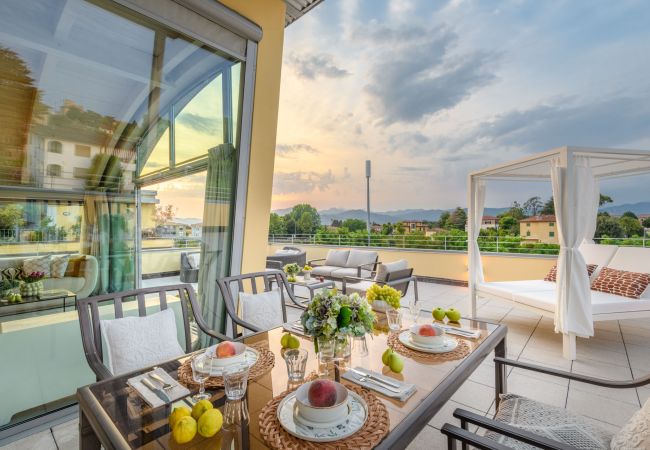 Apartamento en Lucca - Modern Panoramic Loft with Terrace, Elevator, Parking Apartamento en Lucca - Modern Panoramic Loft with Terrace, Elevator, Parking