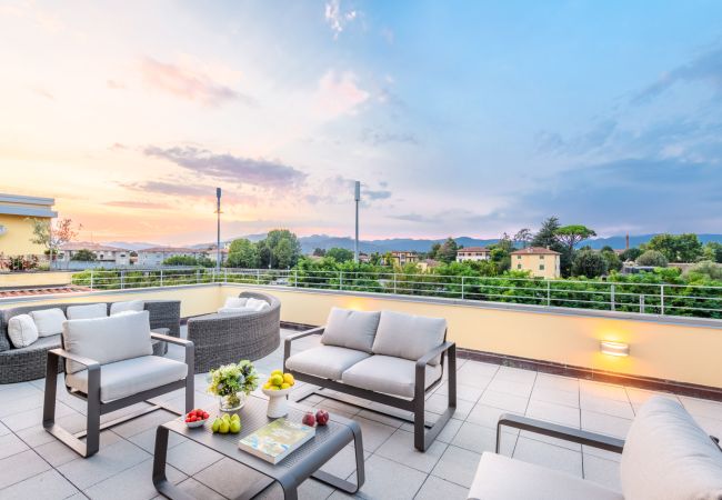 Apartamento en Lucca - Modern Panoramic Loft with Terrace, Elevator, Parking Apartamento en Lucca - Modern Panoramic Loft with Terrace, Elevator, Parking