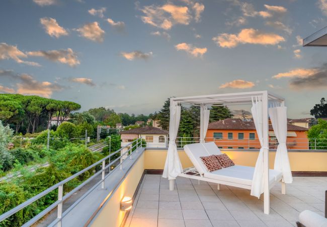 Apartamento en Lucca - Modern Panoramic Loft with Terrace, Elevator, Parking Apartamento en Lucca - Modern Panoramic Loft with Terrace, Elevator, Parking