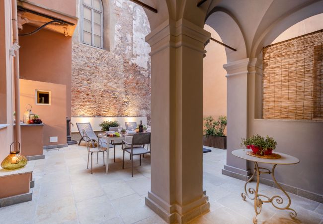 Apartamento en Lucca - Contemporary Apartment with Private Outdoor in Lucca Apartamento en Lucca - Contemporary Apartment with Private Outdoor in Lucca