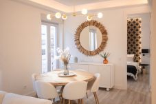 Apartamento en Madrid - Escápate al Encanto Urbano: Piso con Balcón y Espacios Modernos