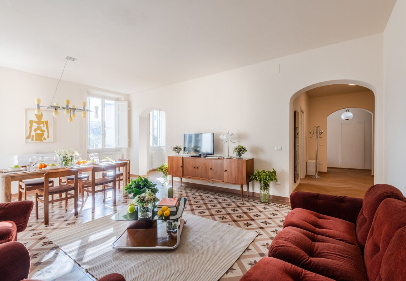 Apartamento en Lucca - Spacious Apartment Overlooking the Canal in Lucca – 3 Bedrooms, 2 Bathrooms Apartamento en Lucca - Spacious Apartment Overlooking the Canal in Lucca – 3 Bedrooms, 2 Bathrooms