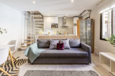 Apartamento en Madrid - Dúplex con encanto en Chamberí : Comodidad y diseño en dos niveles 