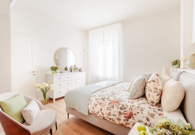 Apartamento en Lucca - Modern Elegance inside Lucca Walls – with Terrace Apartamento en Lucca - Modern Elegance inside Lucca Walls – with Terrace