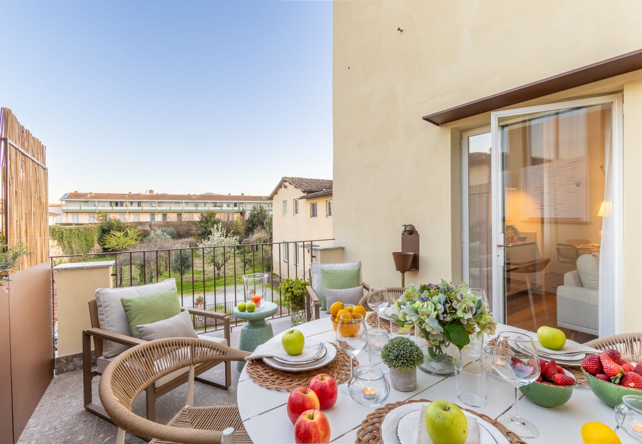 Apartamento en Lucca - Modern Elegance inside Lucca Walls – with Terrace Apartamento en Lucca - Modern Elegance inside Lucca Walls – with Terrace